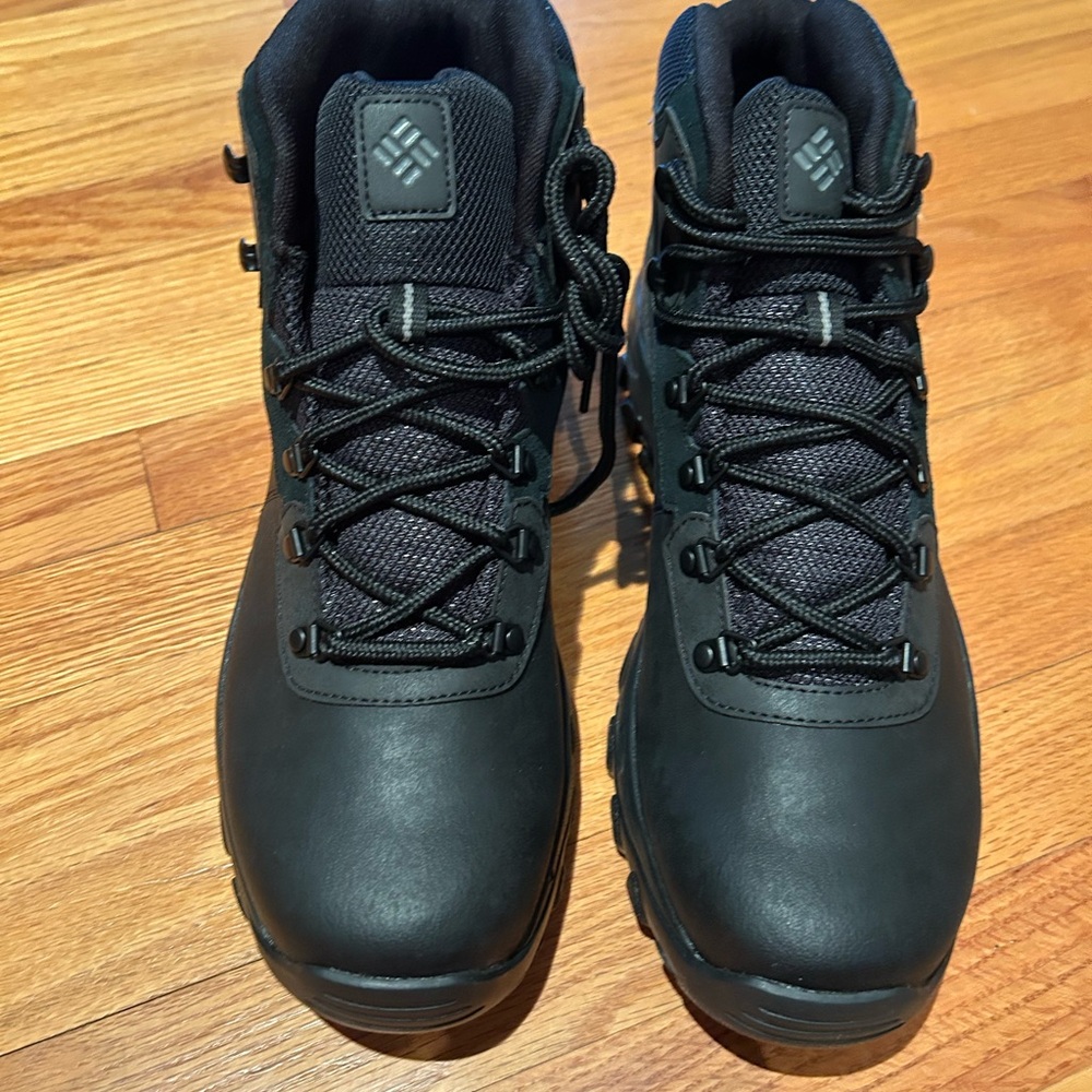 New Columbia Men's Black Waterproof Boots. Newton Ridge Waterproof II - Picture 2 of 7